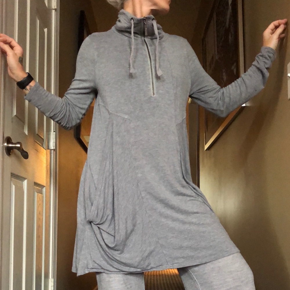 || KENSIE || big pocket pullover